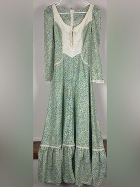 Vintage 1970’s Prairie dress. Impeccable condition. No tags.